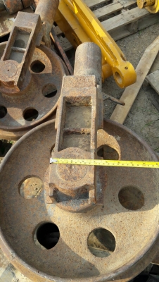 ล้อนำของรถขุดขนาด100-200 เส้นผ่าศูนย์กลาง35cm สันกว้าง 6.5cm ปีกล้อนำ 3.5cm กึ่งกลาง-กึ่งกลางรู15cm จากสันรู-สุด 65.5cm แป้นซ้าย-ขวา 10cm คู่ละ 8,500 บาท ล้อนำของรถขุดขนาด100-200 เส้นผ่าศูนย์กลาง35cm สันกว้าง 6.5cm ปีกล้อนำ 3.5cm กึ่งกลาง-กึ่งกลางรู15cm จากสันรู-สุด 65.5cm แป้นซ้าย-ขวา 10cm คู่ละ 8,500 บาท