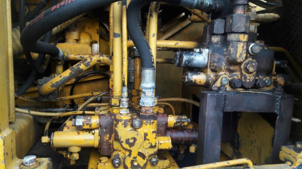 ขายรถแบคโฮล้อยาง KOBELCO SK04 WS พร้อมบุ้งกี๋กับหัวกระแทก พร้อมใช้งาน ราคา 550000