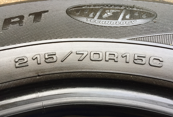 ยาง Goodyear 215 70 15 ปี16 ดอกเยอะ ไม่มีปะ ราคาไม่แพง ยาง Goodyear 215 70 15 ปี16 ดอกเยอะ ไม่มีปะ ราคาไม่แพง