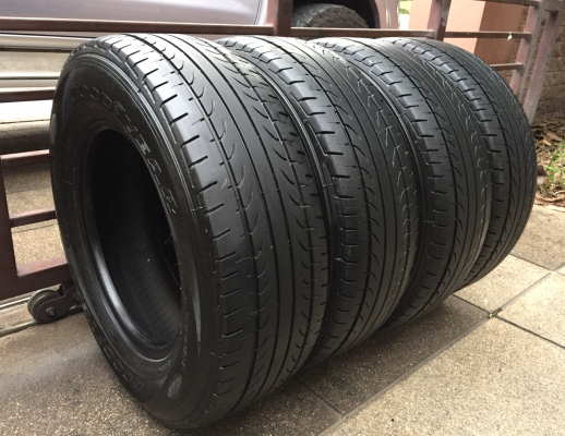 ยาง Goodyear 215 70 15 กลางปี15 ดอกเยอะ ไม่มีปะ ราคาไม่แพง