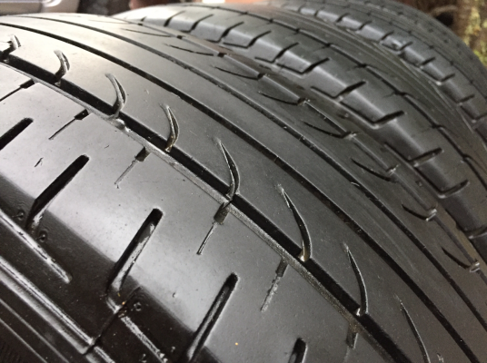 ยาง Goodyear 215 70 15 กลางปี15 ดอกเยอะ ไม่มีปะ ราคาไม่แพง ยาง Goodyear 215 70 15 กลางปี15 ดอกเยอะ ไม่มีปะ ราคาไม่แพง