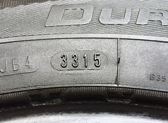 ยาง Goodyear 215 70 15 กลางปี15 ดอกเยอะ ไม่มีปะ ราคาไม่แพง ยาง Goodyear 215 70 15 กลางปี15 ดอกเยอะ ไม่มีปะ ราคาไม่แพง