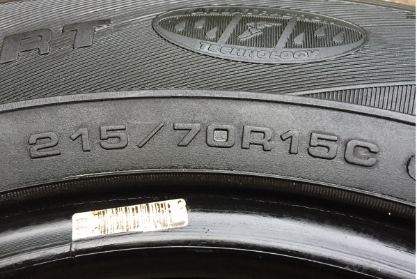ยาง Goodyear 215 70 15 กลางปี15 ดอกเยอะ ไม่มีปะ ราคาไม่แพง ยาง Goodyear 215 70 15 กลางปี15 ดอกเยอะ ไม่มีปะ ราคาไม่แพง