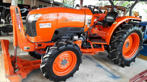KUBOTA L 4708 SP (4WD) 2 เพลา สภาพใหม่สวยๆ ชั่วโมงใช้ งานน้อย สีเดิมทั้งคัน พร้อมชุดใบมีดดันหน้า ผาน4 KUBOTA L 4708 SP (4WD) 2 เพลา สภาพใหม่สวยๆ ชั่วโมงใช้ งานน้อย สีเดิมทั้งคัน พร้อมชุดใบมีดดันหน้า ผาน4