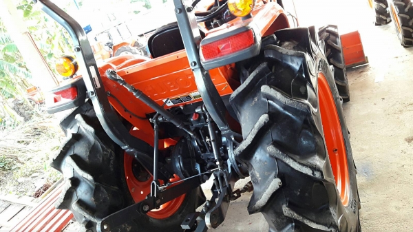 KUBOTA L 4708 SP (4WD) 2 เพลา สภาพใหม่สวยๆ ชั่วโมงใช้ งานน้อย สีเดิมทั้งคัน พร้อมชุดใบมีดดันหน้า ผาน4 KUBOTA L 4708 SP (4WD) 2 เพลา สภาพใหม่สวยๆ ชั่วโมงใช้ งานน้อย สีเดิมทั้งคัน พร้อมชุดใบมีดดันหน้า ผาน4