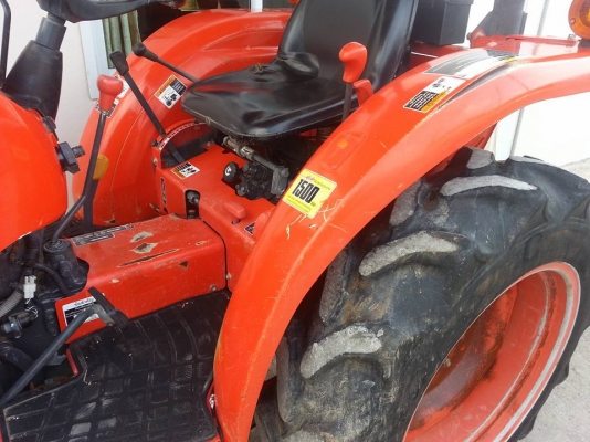 คูโบต้า L3008DT 4 WD ใบมีดตราช้าง ขายตามสภาพ เครื่องดี เกียร์ดี เล่มทะเบียนพร้อม