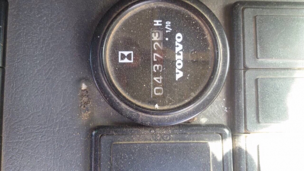 รถแบคโฮ VOLVO EC - 210B. , ( รถทำงาน 4,xxx ชม. ) สนใจติดต่อ 081 - 6079515