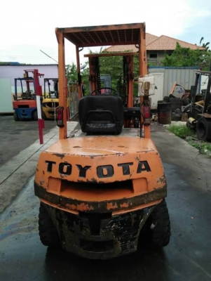 ขายโฟล์คลิฟ Toyotaรุ่น3 เครื่องดีเซล 3ตัน เสา3เมตร