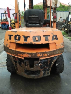 ขายโฟล์คลิฟ Toyotaรุ่น3 เครื่องดีเซล 3ตัน เสา3เมตร