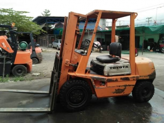 ขายโฟล์คลิฟ Toyotaรุ่น3 เครื่องดีเซล 3ตัน เสา3เมตร