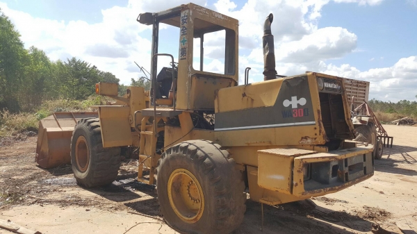 ขายตามสภาพ รถตัก KOMATSU WA300-1 SERIAL 30635 เครื่องและเกียร์มีให้ครบ ให้ไปซ่อมเองนะครับ ราคาคุยกันได้ ขายตามสภาพ รถตัก KOMATSU WA300-1 SERIAL 30635 เครื่องและเกียร์มีให้ครบ ให้ไปซ่อมเองนะครับ ราคาคุยกันได้