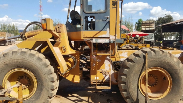 ขาย รถตัก KOMATSU WA300-1 SERIAL 30992 รถใช้งานได้ปกติ เครื่องดี ยกเกียร์ลงเปลี่ยนซีลและประเก็น ราคาคุยกันได้