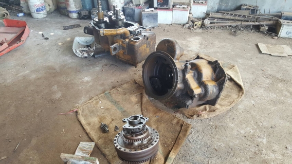 ขาย รถตัก KOMATSU WA300-1 SERIAL 30992 รถใช้งานได้ปกติ เครื่องดี ยกเกียร์ลงเปลี่ยนซีลและประเก็น ราคาคุยกันได้