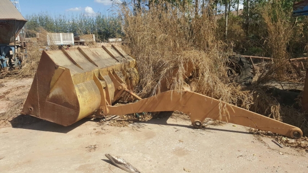 ขายตามสภาพ รถตัก KOMATSU WA320-1 SERIAL 10852 เครื่องและเกียร์มีให้ครบ ให้ไปซ่อมเองนะครับ ราคาคุยกันได้