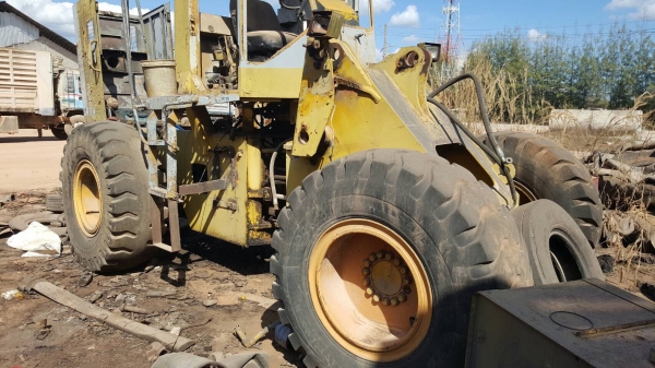 ขายตามสภาพ รถตัก KOMATSU WA320-1 SERIAL 10852 เครื่องและเกียร์มีให้ครบ ให้ไปซ่อมเองนะครับ ราคาคุยกันได้