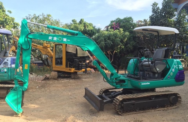 ขายรถขุดKOMATSU PC30-7เก่านอกเอกสารอินวอยนำเข้าไม่เคยใช้งานในไทยคับ ขายรถขุดKOMATSU PC30-7เก่านอกเอกสารอินวอยนำเข้าไม่เคยใช้งานในไทยคับ
