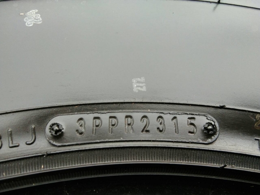 ขายยาง 265/70R16 DUNLOP AT3 ยางสัปดาห์ที่23ปี15 ดอกยางสวยสดไม่มีปะ จำนวน 1 ชุด