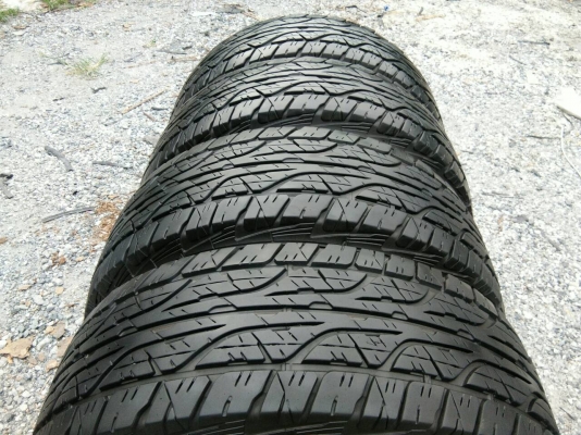 ขายยาง 265/70R16 DUNLOP AT3 ยางสัปดาห์ที่23ปี15 ดอกยางสวยสดไม่มีปะ จำนวน 1 ชุด