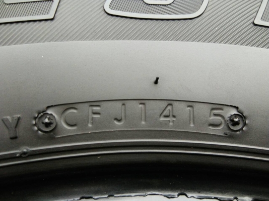 ขายยาง 265/65R17 บริดสโตน ยางสัปดาห์ที่14ปี15 ดอกเต็มสดไม่แตกลายไม่ร้าวไม่มีปะใช้งานน้อยสวยๆ จำนวน 1 ชุด