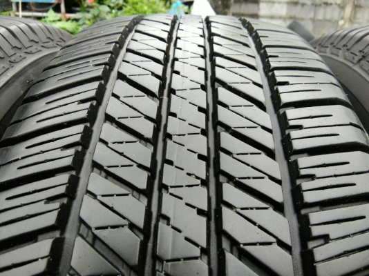ขายยาง 265/65R17 บริดสโตน ยางสัปดาห์ที่14ปี15 ดอกเต็มสดไม่แตกลายไม่ร้าวไม่มีปะใช้งานน้อยสวยๆ จำนวน 1 ชุด