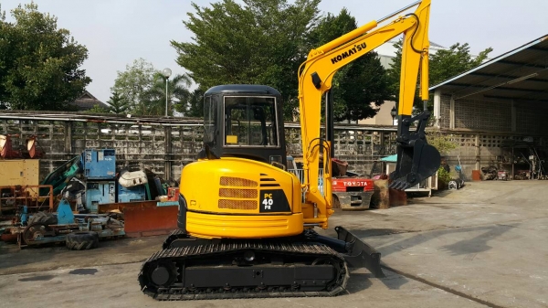 ขาย รถขุด KOMATSU รุ่น PC40FR มืิอสองญี่ปุ่น พร้อม หัวเก๋ง แทรกเหล็ก สลักบูท เอวแน่น 100\% ปั้มนิ้ว คอนโทรลสั้น ทำงานดีทุกระบบไว พร้อมใช้งาน มือถือ:LINE ID: 0818753444