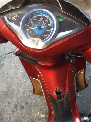 ขาย Honda Wave 125 i ปี 55 ล้อลวด เครื่องดีเดิมๆ ไม่หลวม ไม่ดัง ชุดสีภายนอกไม่สวยหลายชิ้น มีแตก-หัก เล่มพร้อมชุดโอน (ขายตามสภาพ)