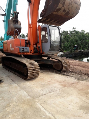 ขาย HITACHI EX200-5  เก่าญี่ปุ่นแท้   สภาพสวย  เดิมๆๆ เครื่องปั๊มดี  ลองระบบกันได้  ทุกวัน  โทร 089-3818694  ดวงนภา