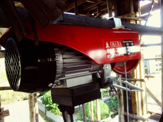 รอกสลิงไฟฟ้า OKURA 1000 Kg.