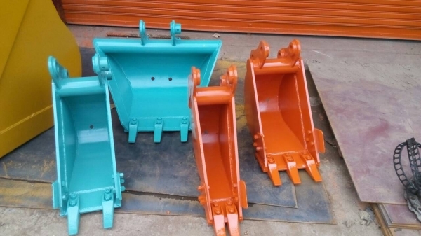 รับสั่งทำบุ้งกี้วางท่อปะปา บุ้งกี้ตักร่อง รถแมคโคเล็ก ขนาด ความกว้าง ตามความต้องการ รับประกันความแข็งแรง