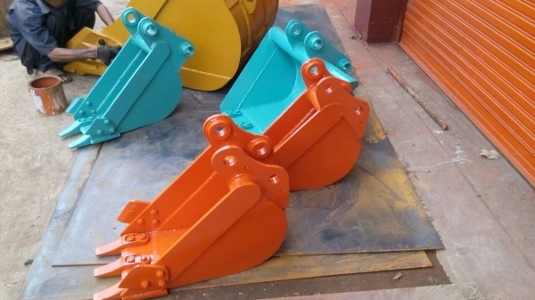 รับสั่งทำบุ้งกี้วางท่อปะปา บุ้งกี้ตักร่อง รถแมคโคเล็ก ขนาด ความกว้าง ตามความต้องการ รับประกันความแข็งแรง