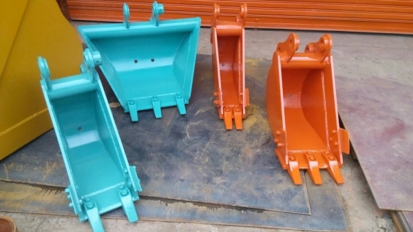 รับสั่งทำบุ้งกี้วางท่อปะปา บุ้งกี้ตักร่อง รถแมคโคเล็ก ขนาด ความกว้าง ตามความต้องการ รับประกันความแข็งแรง