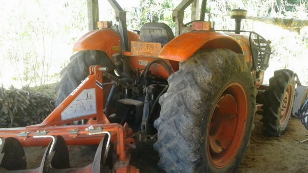 ขายรถไถคูโบต้า M7040 อุปกรณ์ใบดันหน้า ผาน5 เอกสารเล่มทะเบียนครบ สภาพทำงานปกติ