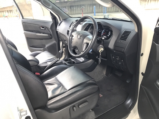 2013 toyota fortuner 3.0 v 2wd สีขาว รถมือเดียว สภาพนางฟ้า