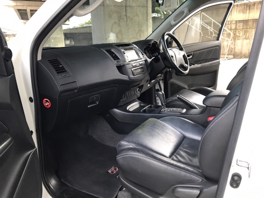 2013 toyota fortuner 3.0 v 2wd สีขาว รถมือเดียว สภาพนางฟ้า