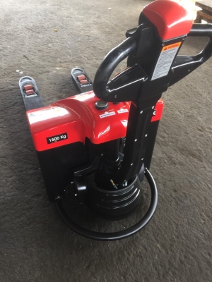 รถแฮนด์ลิฟท์ไฟฟ้า ขนาด 1.5 ตัน สภาพสวยเกิน 80\% สามารถใช้กับแบตรถยนต์ได้