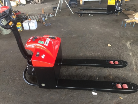 รถแฮนด์ลิฟท์ไฟฟ้า ขนาด 1.5 ตัน สภาพสวยเกิน 80\% สามารถใช้กับแบตรถยนต์ได้