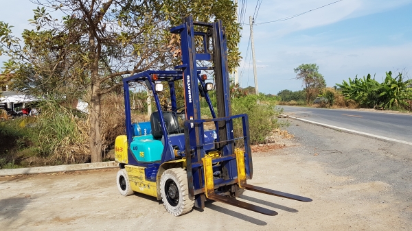 ขายด่วนรถยกKOMATSU FG25-14 ยก2.5ตันยกสูง4เมตรยางตัน4เส้นรถนอกเพิ่งนำเข้ามายังไม่เคยใช้งานในเมืองไทยเลย