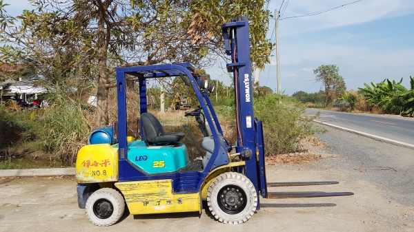 ขายด่วนรถยกKOMATSU FG25-14 ยก2.5ตันยกสูง4เมตรยางตัน4เส้นรถนอกเพิ่งนำเข้ามายังไม่เคยใช้งานในเมืองไทยเลย