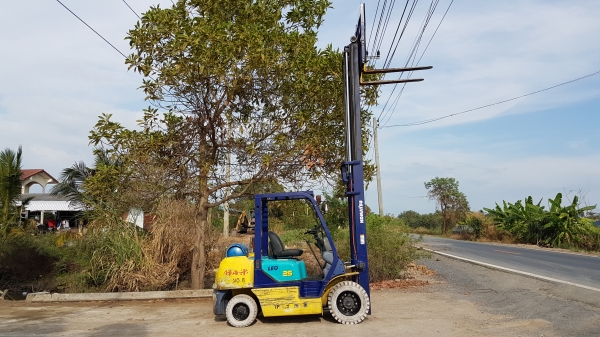 ขายด่วนรถยกKOMATSU FG25-14 ยก2.5ตันยกสูง4เมตรยางตัน4เส้นรถนอกเพิ่งนำเข้ามายังไม่เคยใช้งานในเมืองไทยเลย