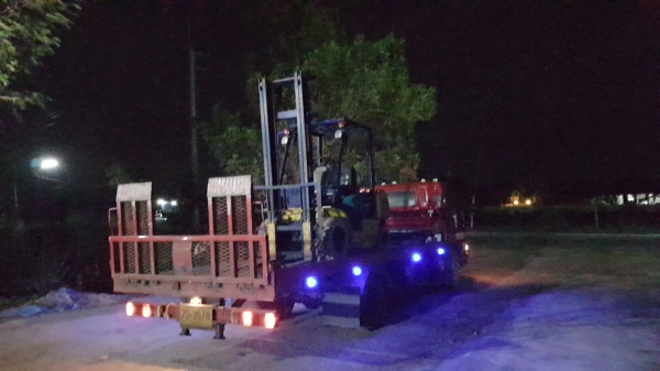 ขายด่วนรถยกKOMATSU FG25-14 ยก2.5ตันยกสูง4เมตรยางตัน4เส้นรถนอกเพิ่งนำเข้ามายังไม่เคยใช้งานในเมืองไทยเลย