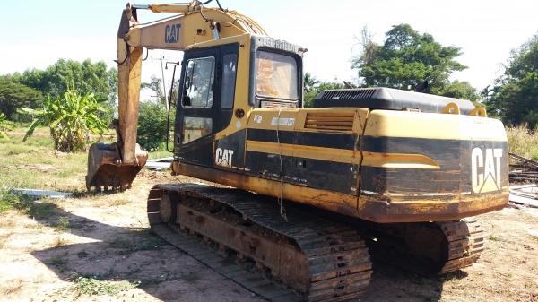 ขาย 650,000 CATTERPILAR 320 V 2 เครื่องดี ปั้มแรง ไฟฟ้าครบ ขาดทอเตอร์เร่ง โช่หนา รอนเลอร์ใหม่ เอวขยับนิด เฟรมพอใช้ได้ เอกสารเล่มทะนเบียน รถอยู่ จ.บุรีรัมย์ 090-772-3710 090-772-3708