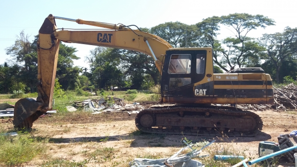 ขาย 650,000 CATTERPILAR 320 V 2 เครื่องดี ปั้มแรง ไฟฟ้าครบ ขาดทอเตอร์เร่ง โช่หนา รอนเลอร์ใหม่ เอวขยับนิด เฟรมพอใช้ได้ เอกสารเล่มทะนเบียน รถอยู่ จ.บุรีรัมย์ 090-772-3710 090-772-3708