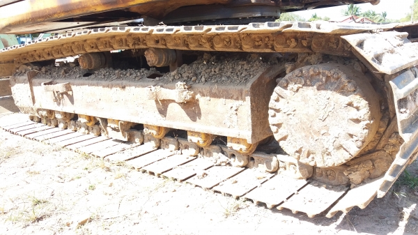 ขาย 650,000 CATTERPILAR 320 V 2 เครื่องดี ปั้มแรง ไฟฟ้าครบ ขาดทอเตอร์เร่ง โช่หนา รอนเลอร์ใหม่ เอวขยับนิด เฟรมพอใช้ได้ เอกสารเล่มทะนเบียน รถอยู่ จ.บุรีรัมย์ 090-772-3710 090-772-3708