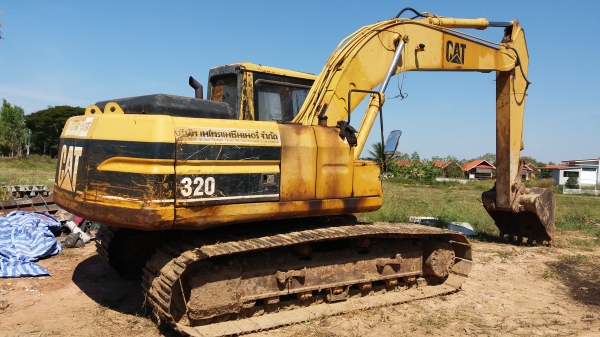 ขาย 650,000 CATTERPILAR 320 V 2 เครื่องดี ปั้มแรง ไฟฟ้าครบ ขาดทอเตอร์เร่ง โช่หนา รอนเลอร์ใหม่ เอวขยับนิด เฟรมพอใช้ได้ เอกสารเล่มทะนเบียน รถอยู่ จ.บุรีรัมย์ 090-772-3710 090-772-3708