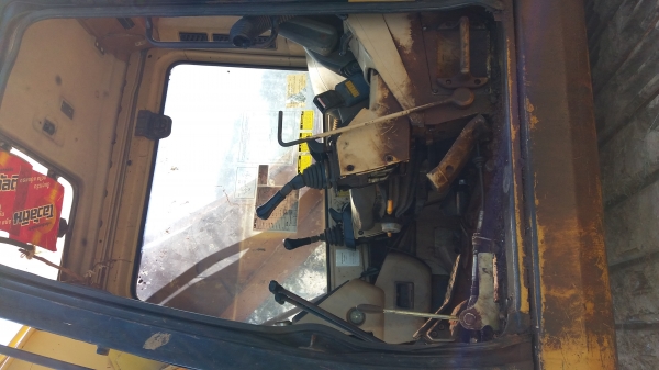 ขาย 650,000 CATTERPILAR 320 V 2 เครื่องดี ปั้มแรง ไฟฟ้าครบ ขาดทอเตอร์เร่ง โช่หนา รอนเลอร์ใหม่ เอวขยับนิด เฟรมพอใช้ได้ เอกสารเล่มทะนเบียน รถอยู่ จ.บุรีรัมย์ 090-772-3710 090-772-3708