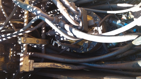 ขาย 650,000 CATTERPILAR 320 V 2 เครื่องดี ปั้มแรง ไฟฟ้าครบ ขาดทอเตอร์เร่ง โช่หนา รอนเลอร์ใหม่ เอวขยับนิด เฟรมพอใช้ได้ เอกสารเล่มทะนเบียน รถอยู่ จ.บุรีรัมย์ 090-772-3710 090-772-3708