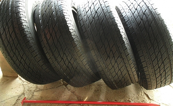 ยาง17กระบะสูง โตโย 245-65-17 ลงพื้นปลายปี14 (4 เส้น4,500)ดอกหนา1 ซม.