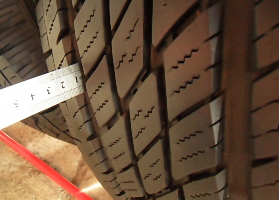 ยาง17กระบะสูง โตโย 245-65-17 ลงพื้นปลายปี14 (4 เส้น4,500)ดอกหนา1 ซม.