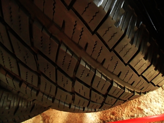 ยาง17กระบะสูง โตโย 245-65-17 ลงพื้นปลายปี14 (4 เส้น4,500)ดอกหนา1 ซม.