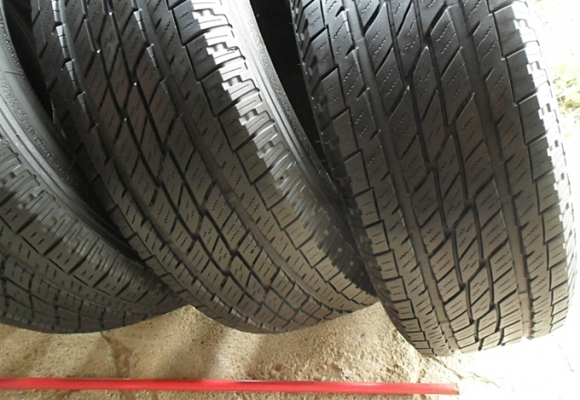 ยาง17กระบะสูง โตโย 245-65-17 ลงพื้นปลายปี14 (4 เส้น4,500)ดอกหนา1 ซม.